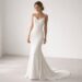 découvrez la robe de mariée sirène minimaliste, parfaite pour sublimer votre silhouette avec élégance et sobriété, alliant style sculpté et simplicité raffinée.