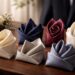 découvrez les tendances incontournables pour le pliage de pochette de costume lors d'un mariage et apportez une touche d'élégance à votre tenue.