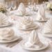 découvrez des techniques raffinées pour plier les serviettes de mariage avec élégance et style, et apportez une touche unique à votre décoration de table.