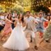 découvrez ce qu'est un flash mob pour un mariage et apprenez à le préparer sereinement pour surprendre vos invités avec une animation originale et pleine de joie.