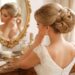 découvrez les astuces incontournables pour réaliser un chignon vintage élégant, parfait pour sublimer votre coiffure lors d'un mariage réussi.