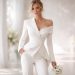 découvrez des inspirations uniques de tailleurs blancs pour mariée, alliant élégance et originalité pour un look nuptial hors du commun.