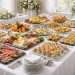 découvrez nos astuces pour déterminer la quantité idéale de nourriture pour un buffet froid de 50 personnes lors d'un mariage et ne rien oublier pour un repas réussi.